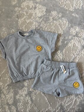Jessica Simpson Grey Smiley Shorts Set with Yellow Patch